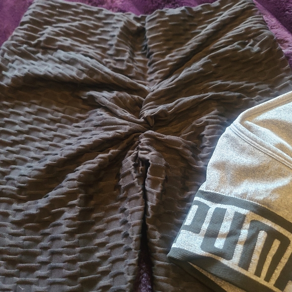 Puma workout set. Sports Bra with buttlifting stretch pants size large. - Picture 5 of 7